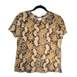 *3/15* HM Snake Print Tee Small